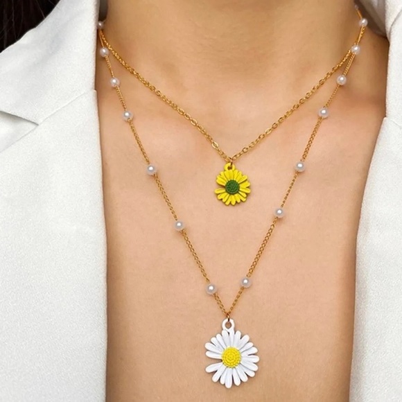 Double Layered Pearl Chain Necklace with Daisy Flowers Bohemian - Picture 1 of 8
